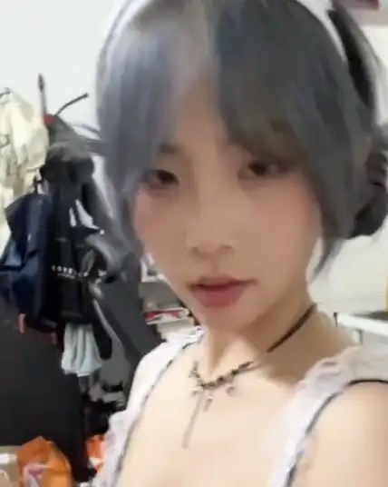 小情侣自拍